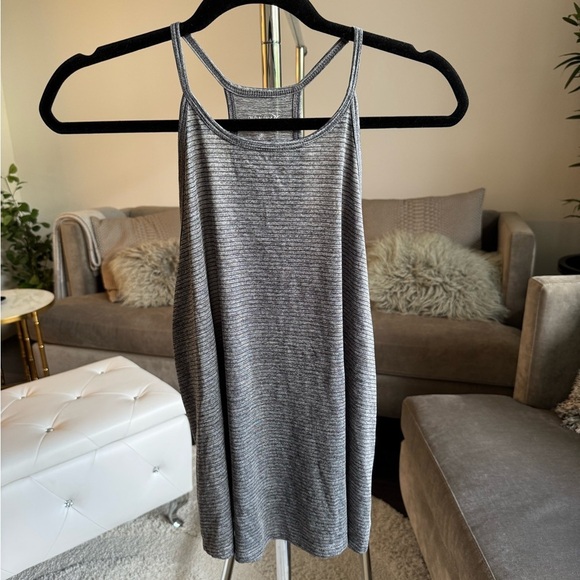 Old Navy Black and Gray Sleeveless Tank Top size medium - Picture 3 of 8